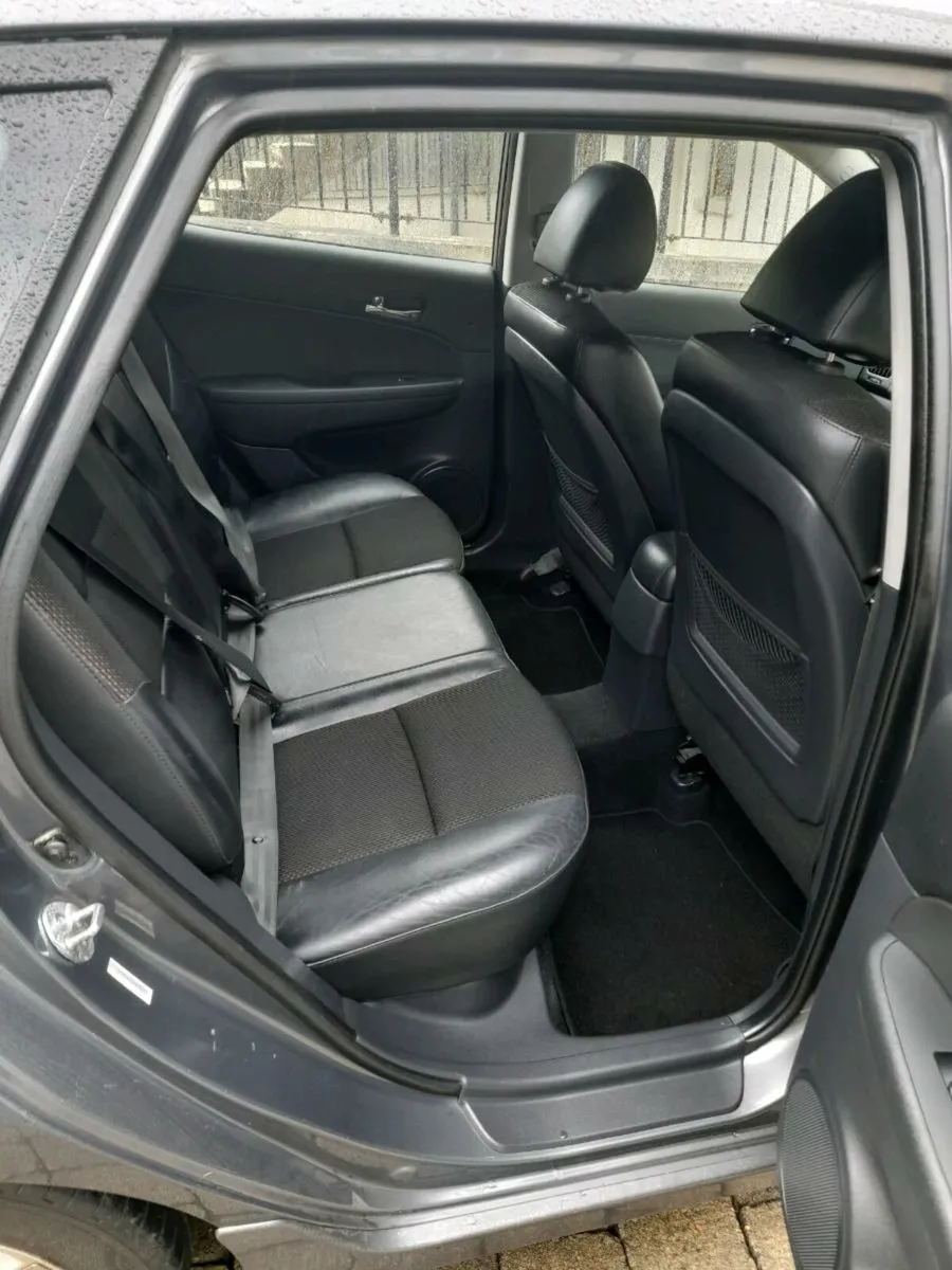 Car - Image 2