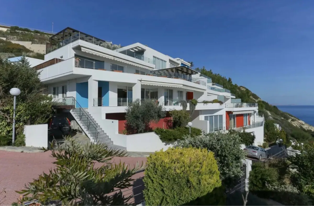 Creteeliteestates.com - Image 1