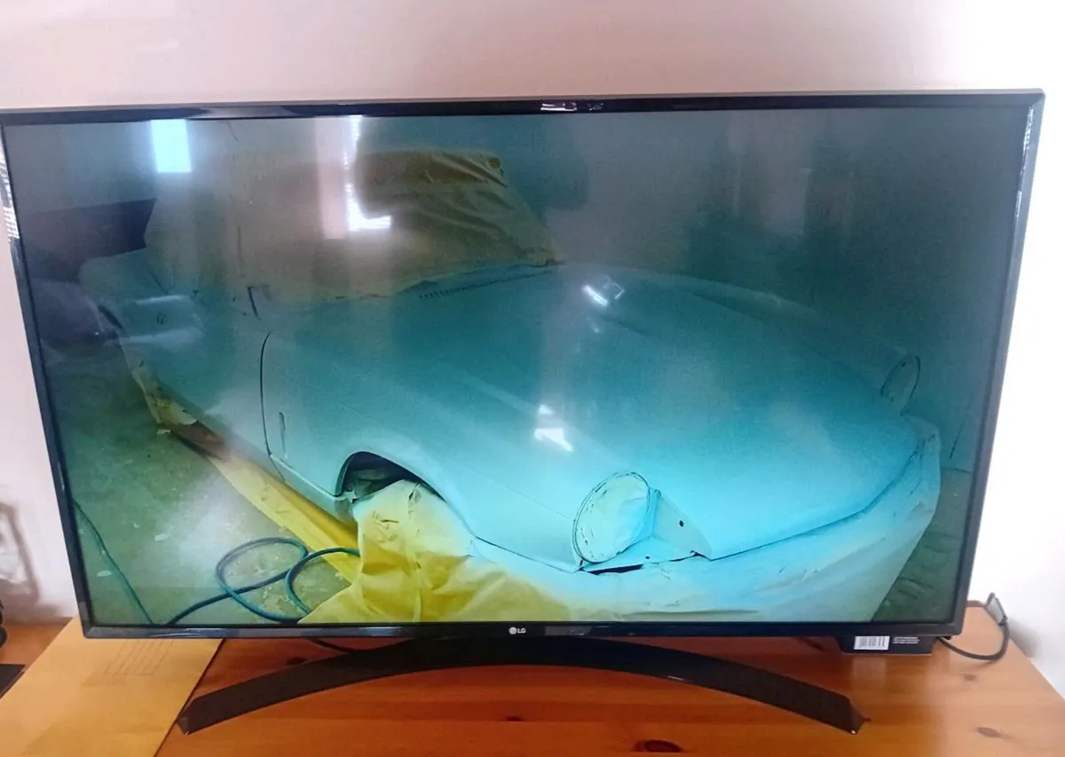 50 inch LG flat screen led tv - Image 1