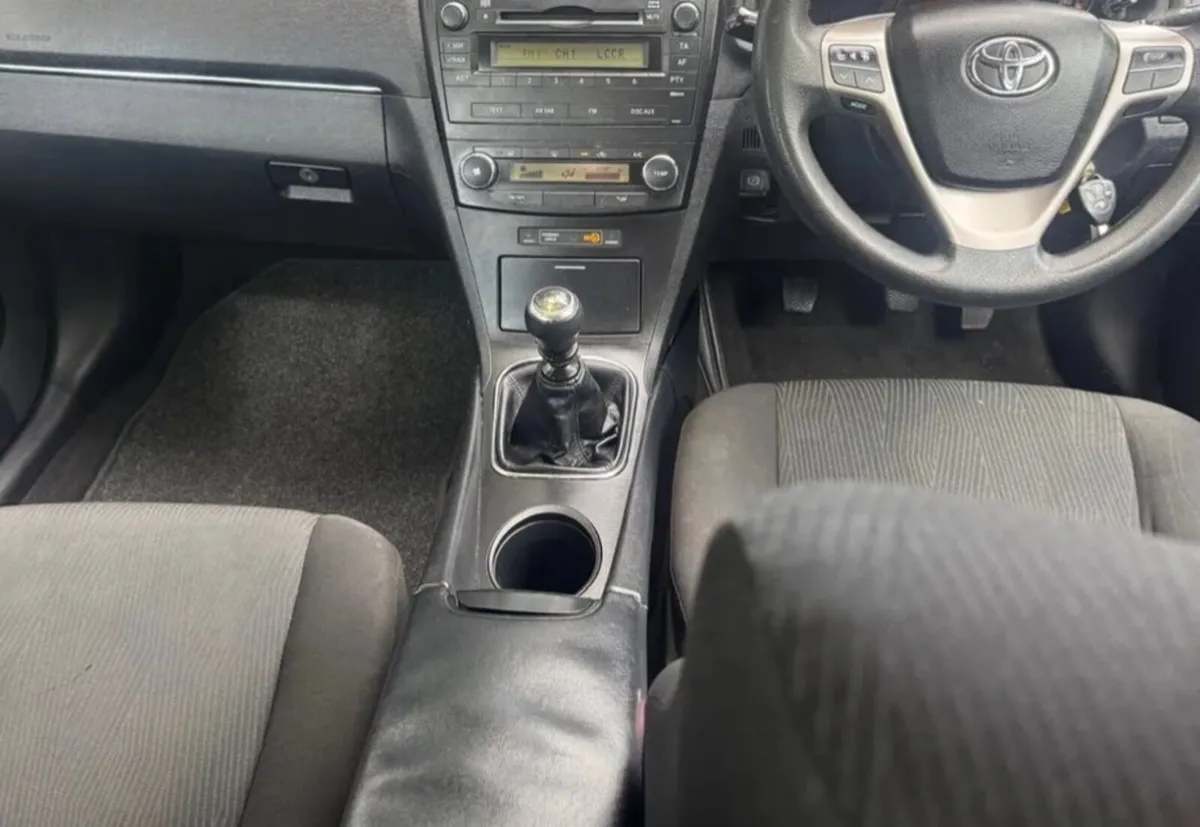 Toyota Avensis 2010 - Image 3