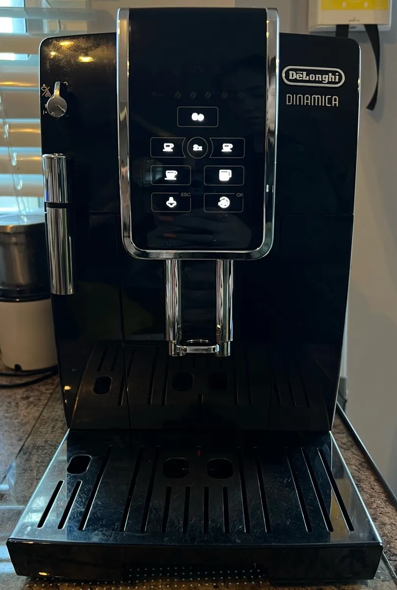 Delonghi coffee machine - Image 1