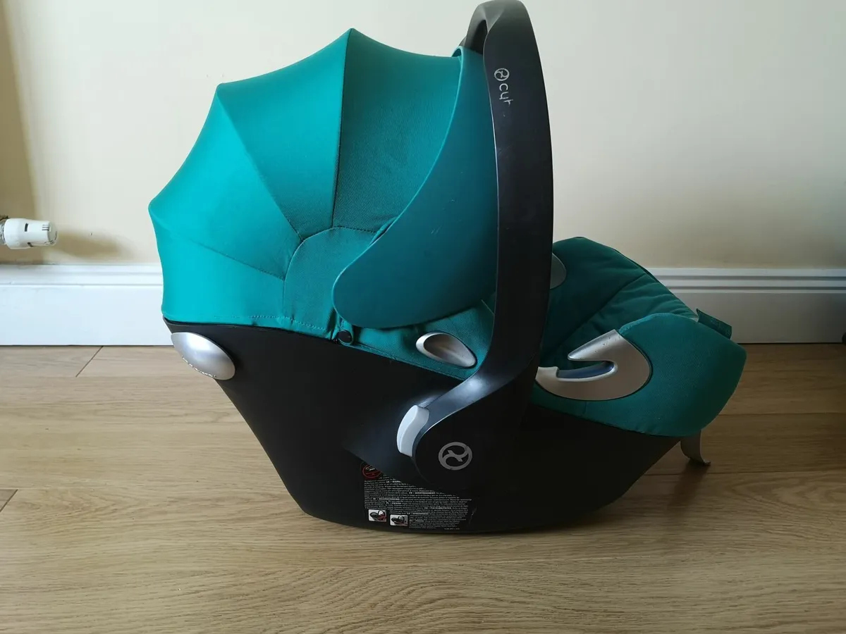 Mamas and Papas Car Seat and Base - Image 1