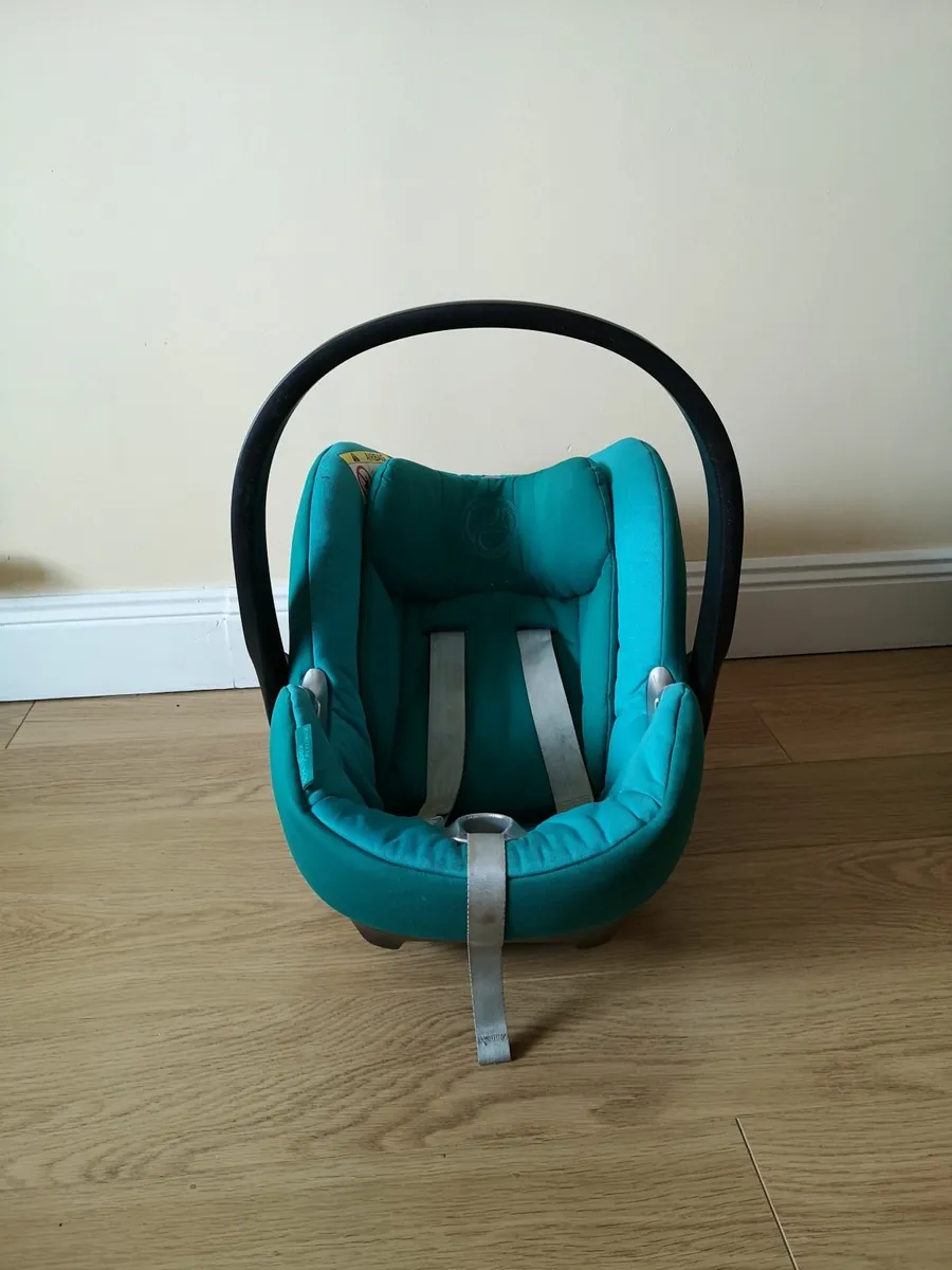 Mamas and Papas Car Seat and Base - Image 4