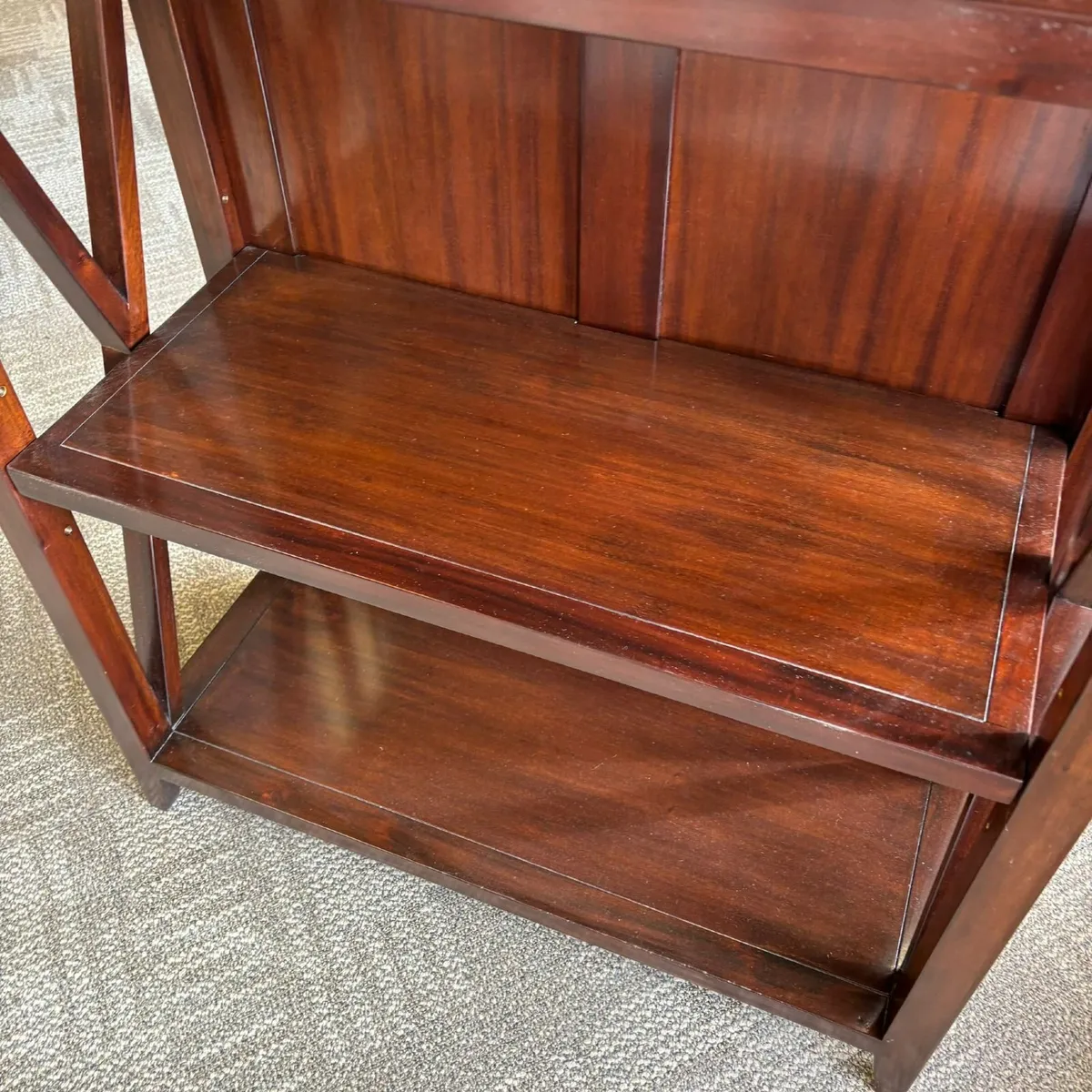 Beautiful mahogany open bookcase - Image 3