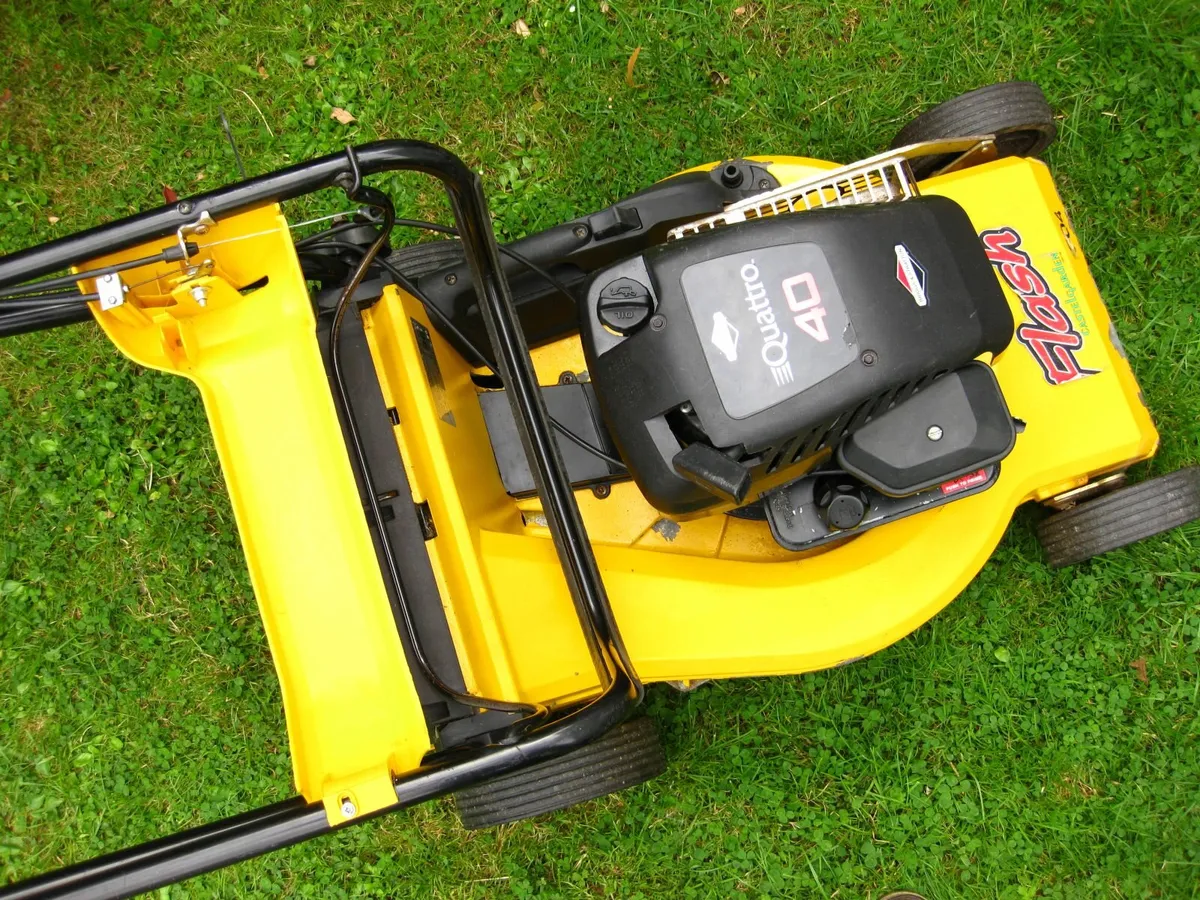 Castlegarden Briggs & Stratton 4HP Petrol Mower. - Image 3