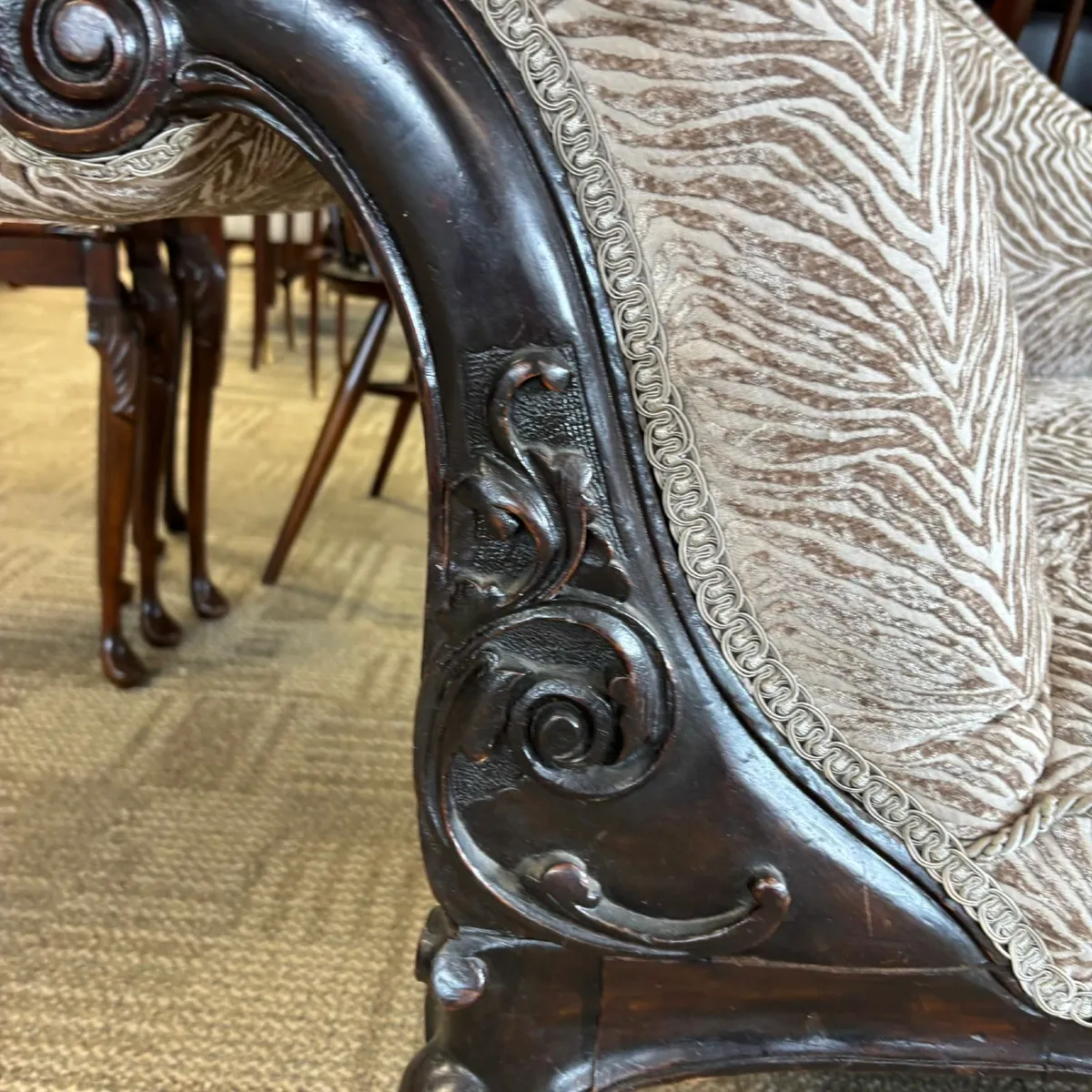 Victorian patterned fabric chaise lounge, mahogany - Image 3