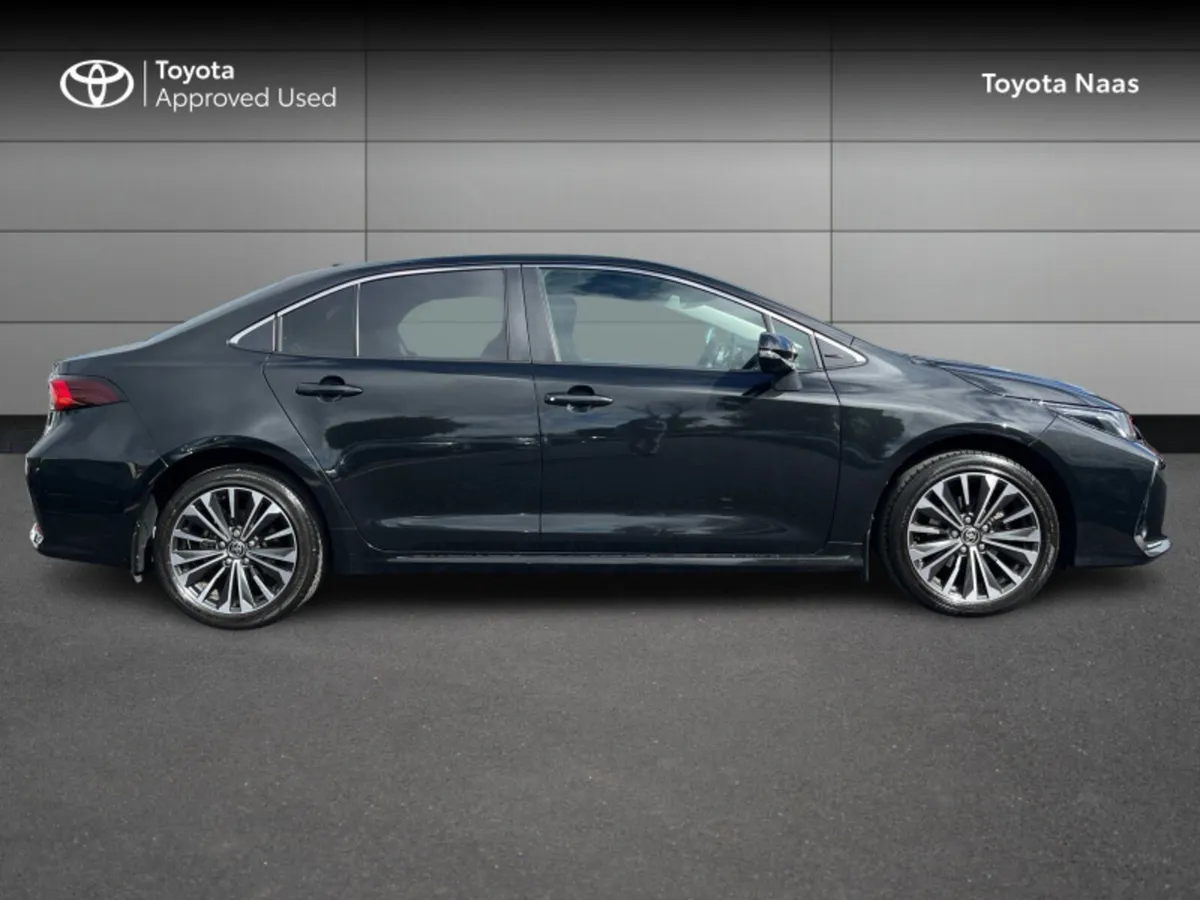 Toyota Corolla COROLLA LUNA SPORT SALOON - Image 3