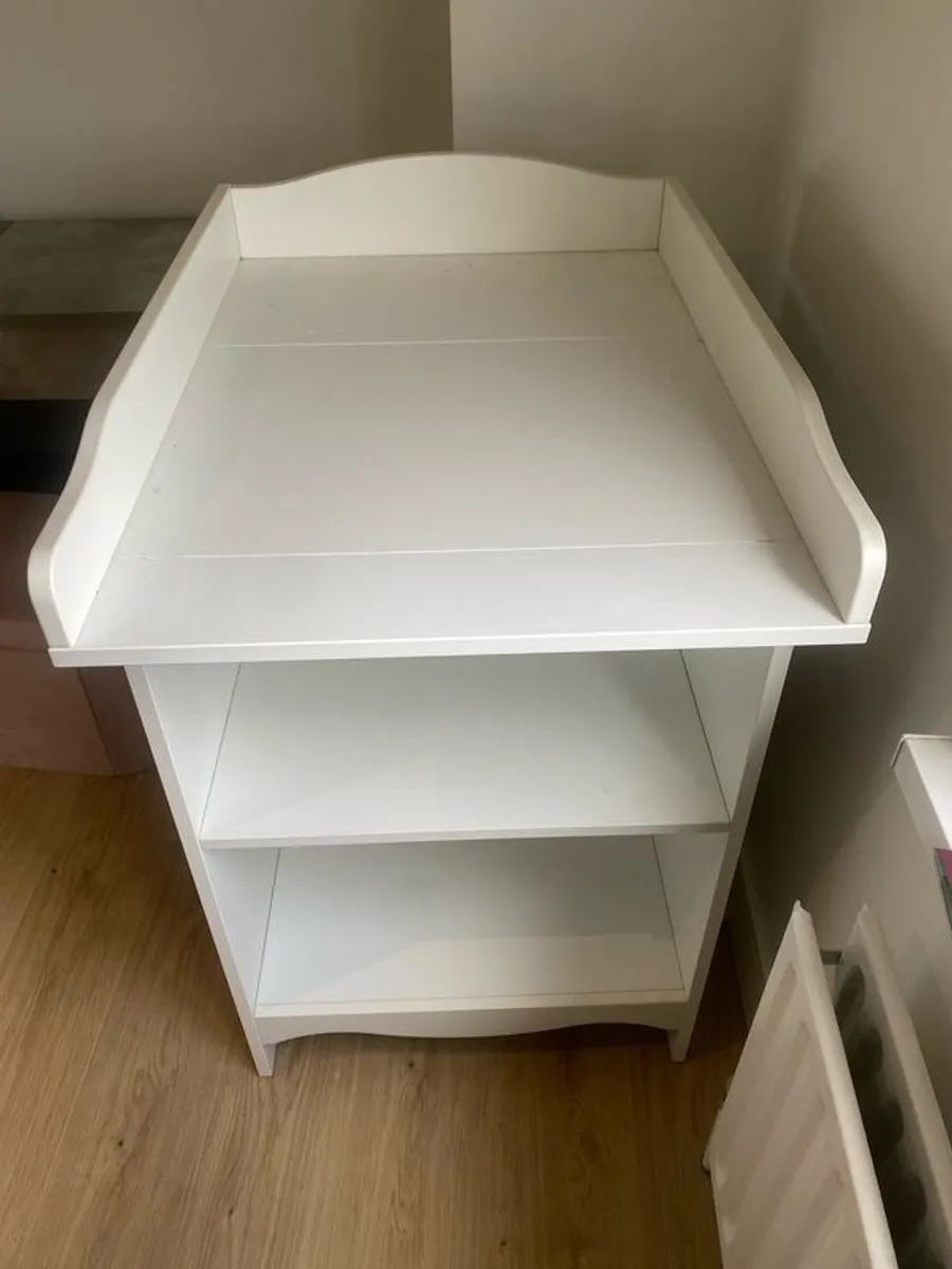 changing table - Image 2
