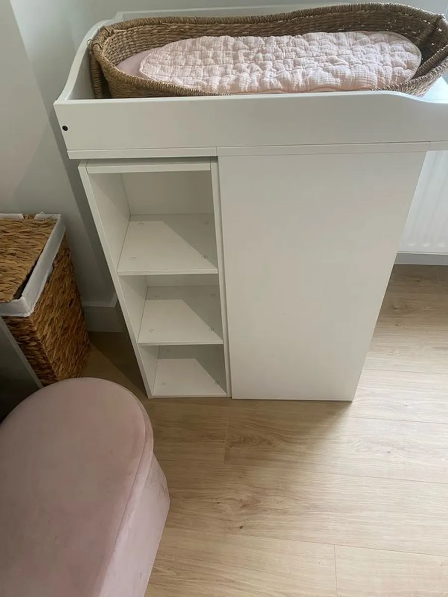 changing table - Image 3