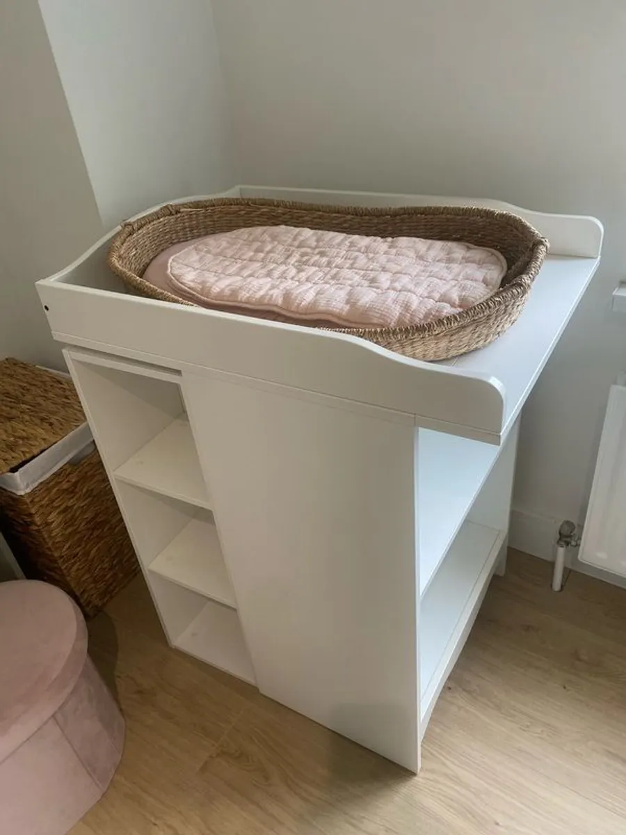 changing table - Image 4