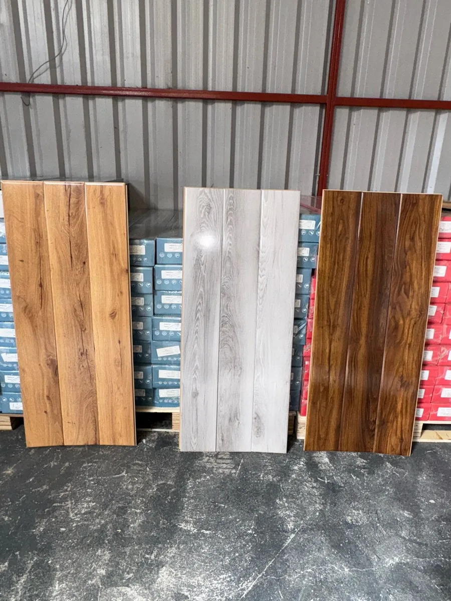 New 12.3mm high gloss flooring - Image 1