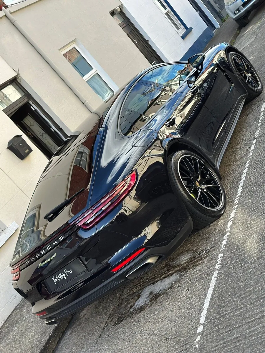 Porsche panamera 4 E-Hybrid - Image 2