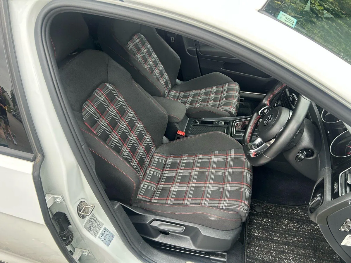 Car - Image 3