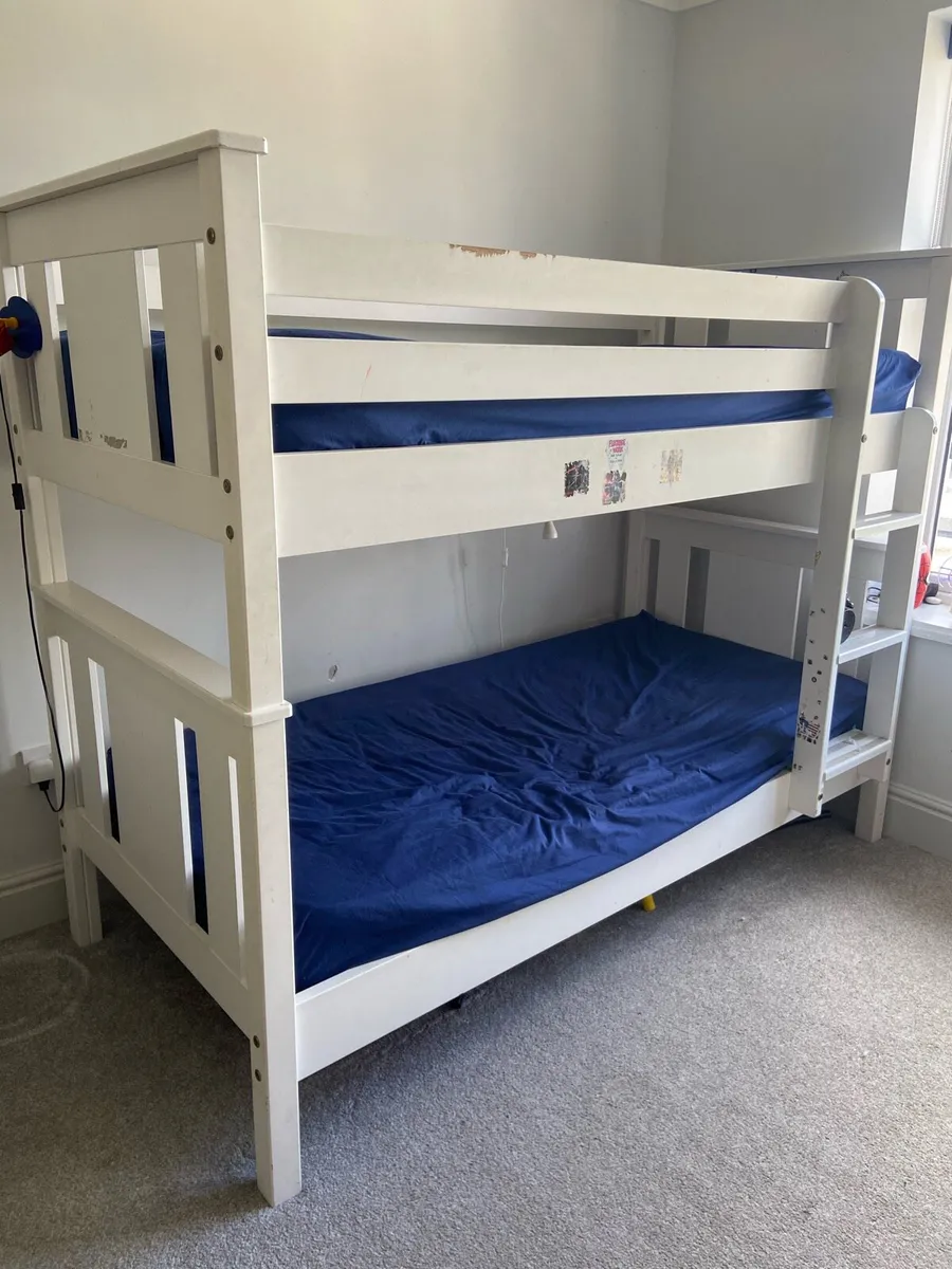 Solid bunk beds - Image 1