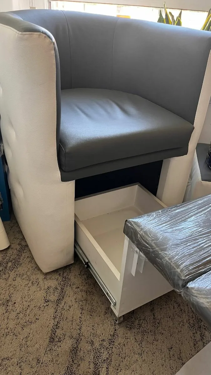 Pedicure Chair with Footrest - Image 4