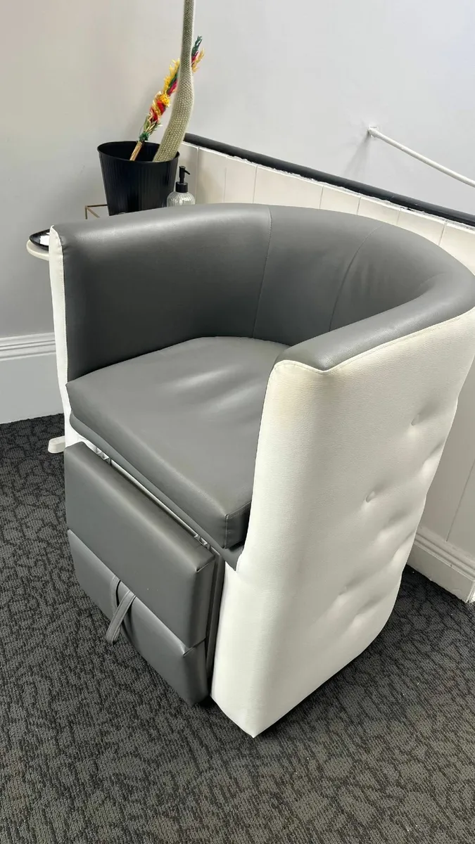 Pedicure Chair with Footrest - Image 1