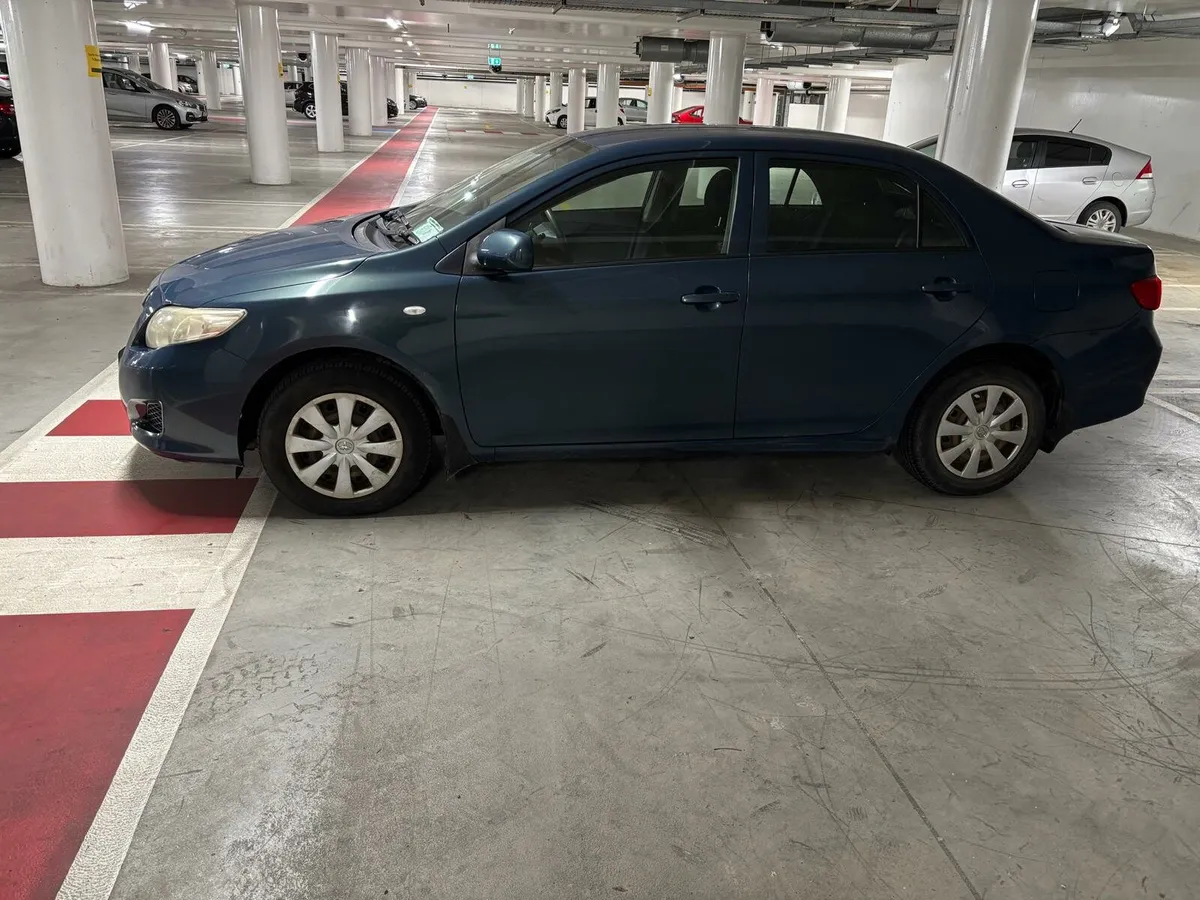 Toyota Corolla very low km - Image 3