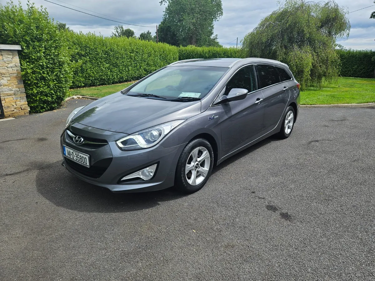 2014 Hyundai i40 1.7 CRDI STYLE - LOW MILEAGE - Image 2