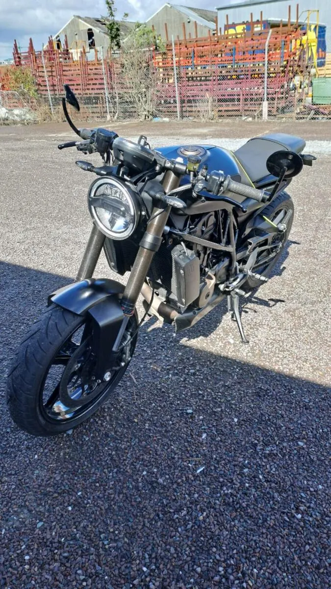 HUSQVARNA Svartpilen 701 - Image 4