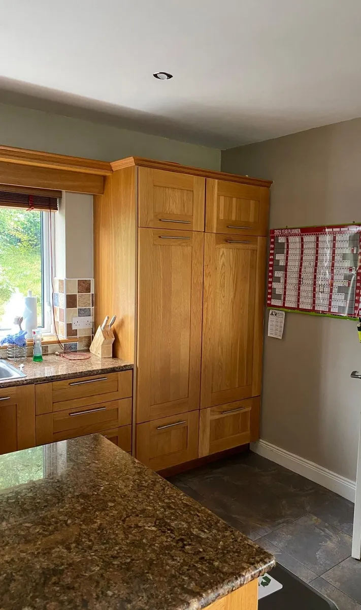 Large solid oak shaker kitchen - Image 4