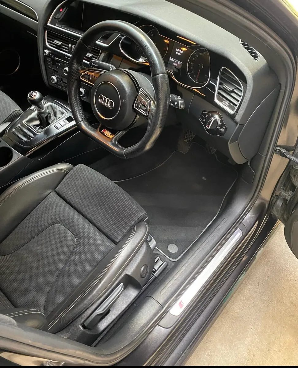 131 Audi a4 S Line Black Edition - Image 3