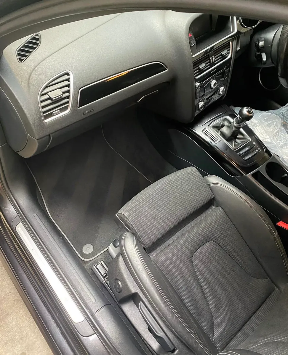 131 Audi a4 S Line Black Edition - Image 4