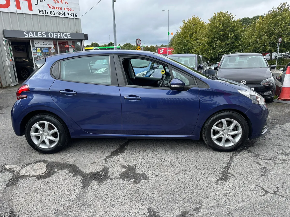 Peugeot 208 1.2 Petrol AUTO NCT TAX LOW KMS - Image 2