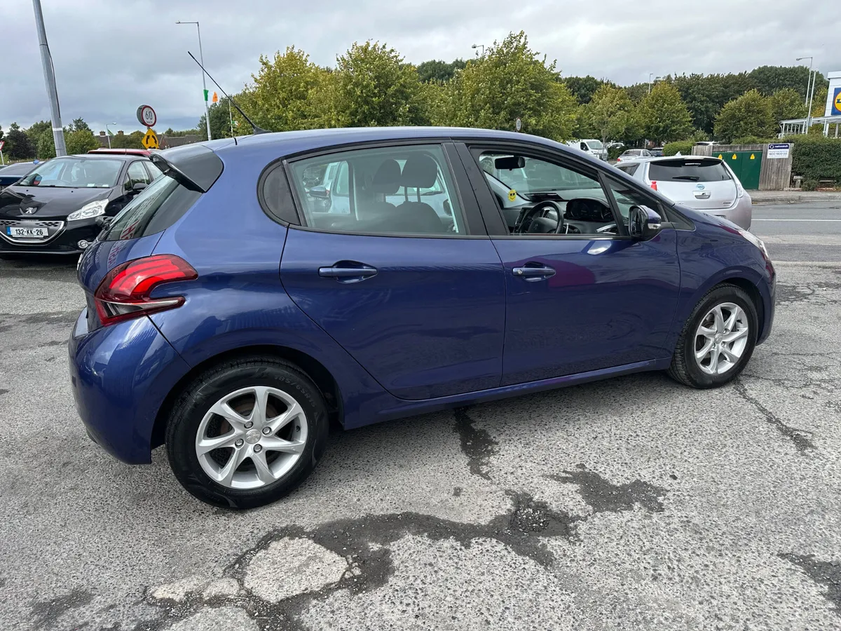 Peugeot 208 1.2 Petrol AUTO NCT TAX LOW KMS - Image 3