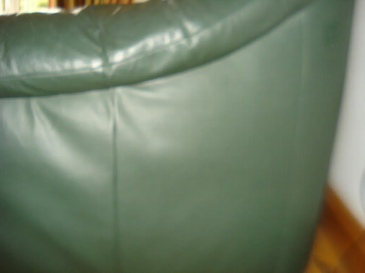 CLASSIC BOTTLE GREEN  REAL LEATHER 3 SEATER SOFA. - Image 2