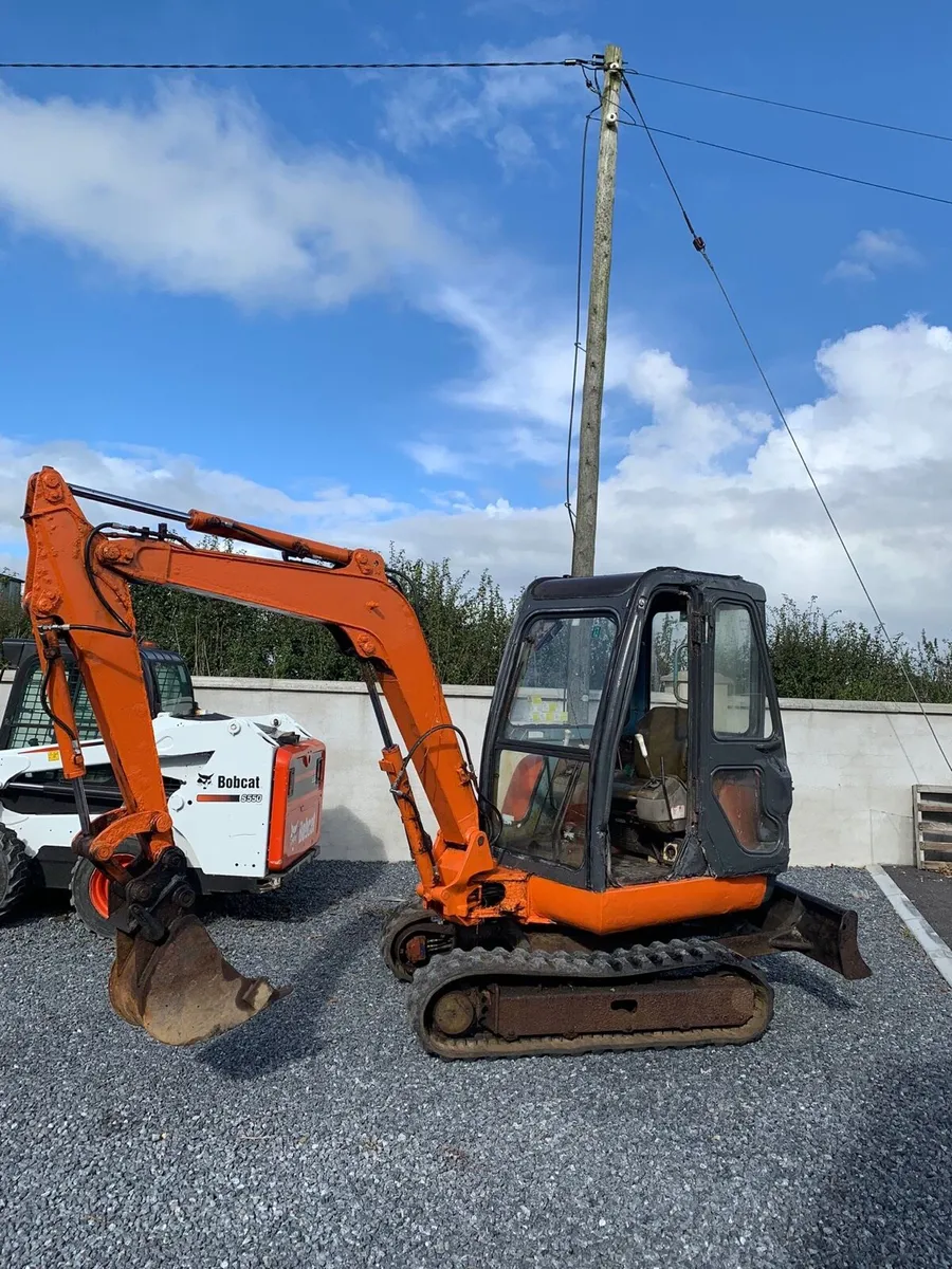 hitachi 2.7 ton digger - Image 4