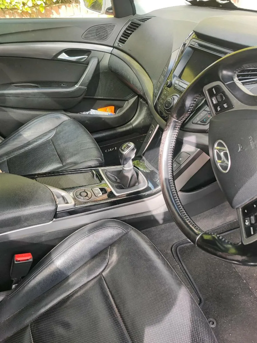 Hyundai i40 Tourer Executive Plus - Image 2