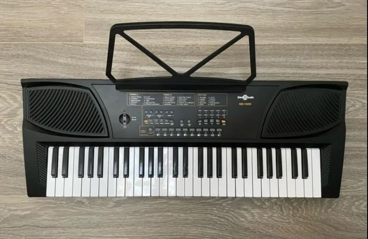 Gear4Music Piano Keyboard - Image 1