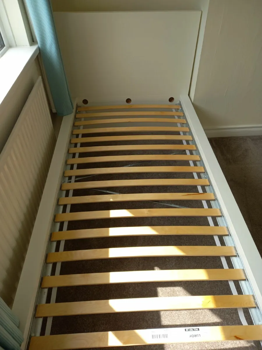 2 single bed frames + 1 single wardrobe - Image 1