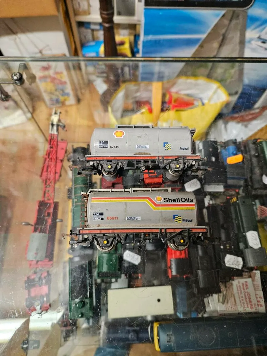 Hornby OO Gauge Tanker Wagons - Image 1
