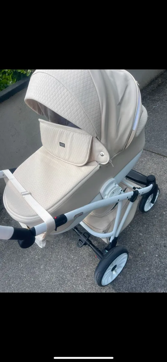 Baby travel system - Image 1