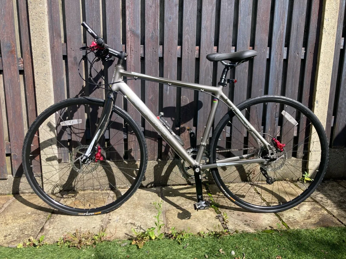 CBoardman hybrid bike AS NEW - Image 1