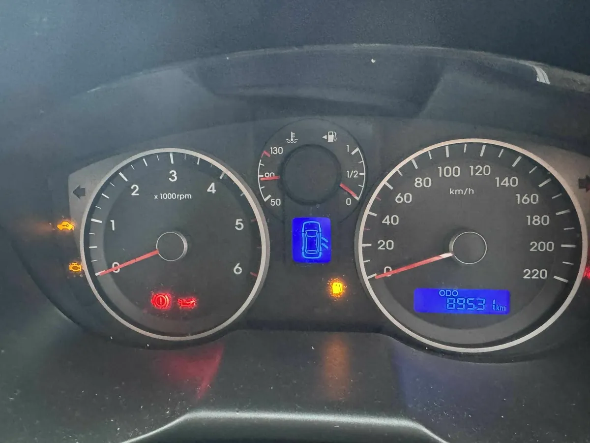 Hyundai i20 Premium 2013 ***LOW MILEAGE*** - Image 3