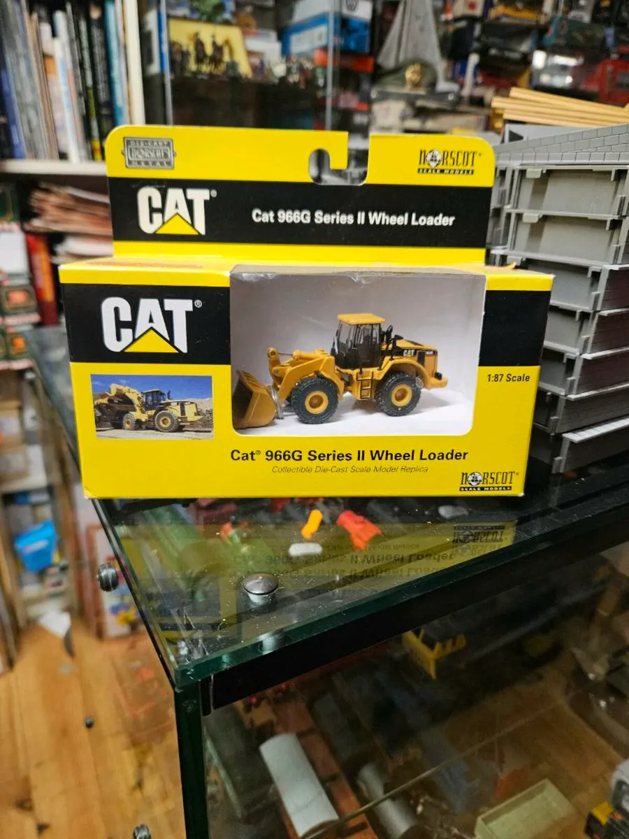 Corgi Norscot Caterpillar Loader 1.87 - Image 1