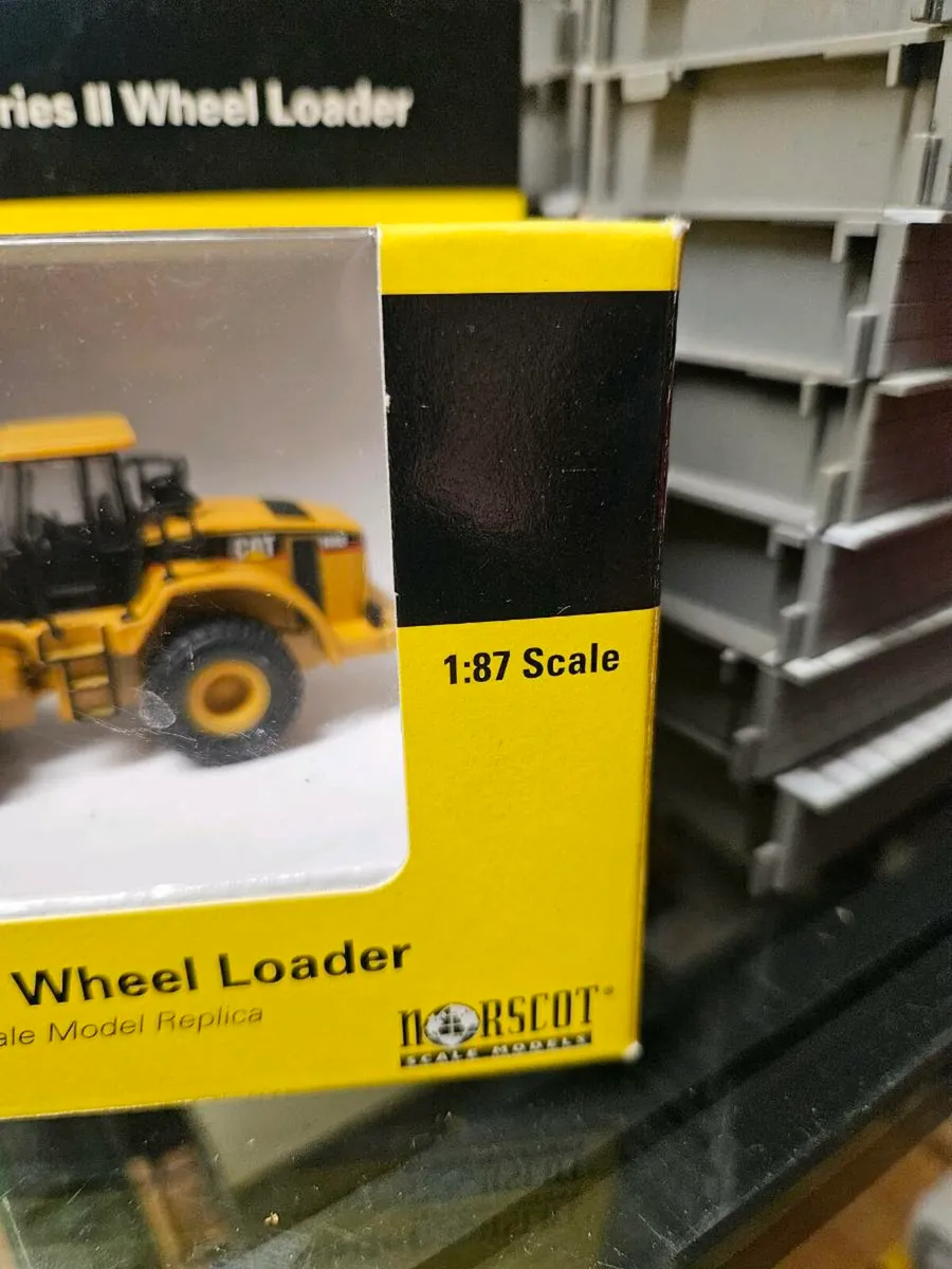 Corgi Norscot Caterpillar Loader 1.87 - Image 3