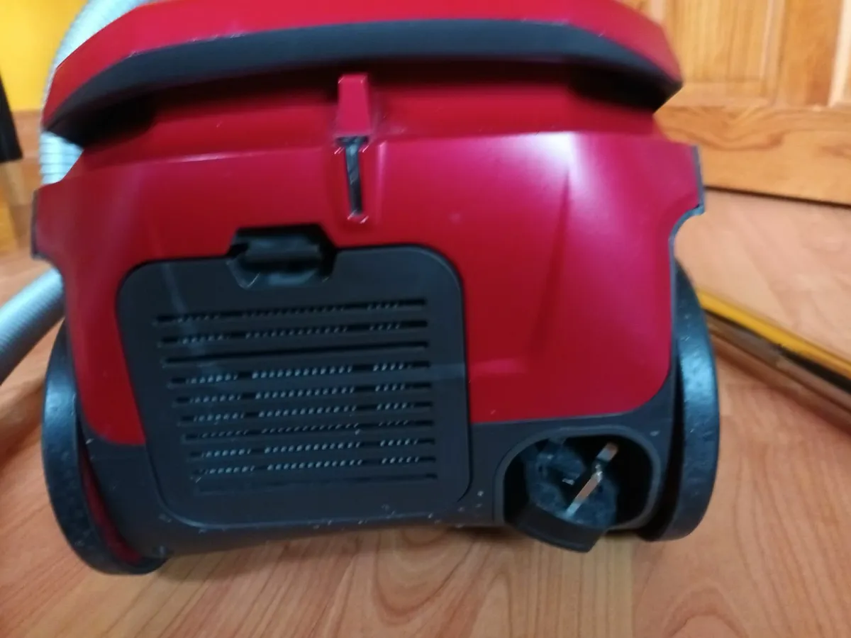 Nilfisk Vacuum Cleaner - Image 4