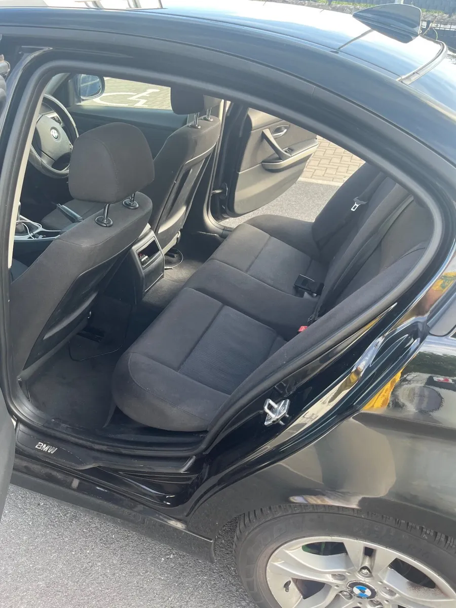 BMW 3-Series 2010 - Image 2