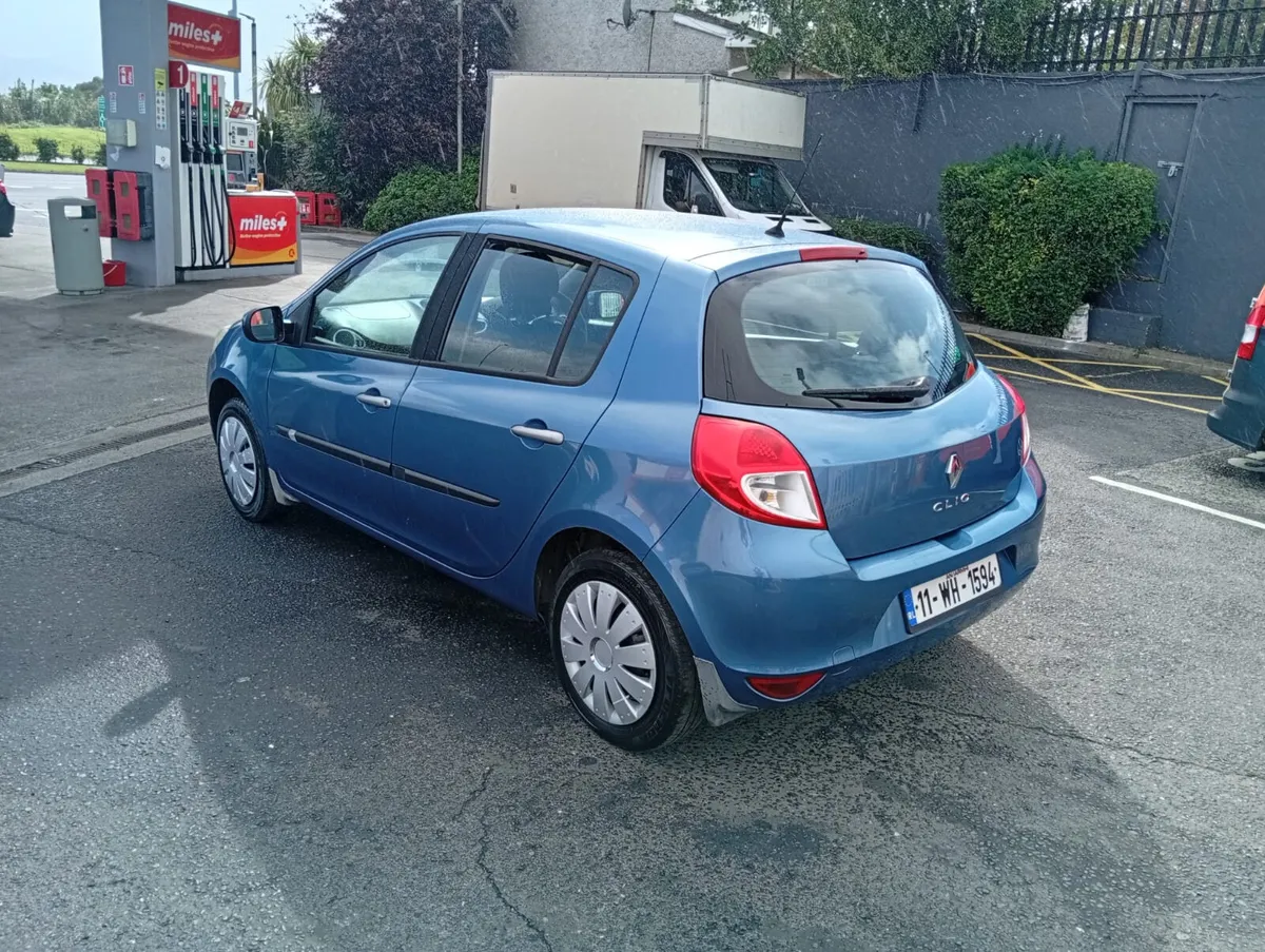 Renault Clio 2011 low mileage - Image 4