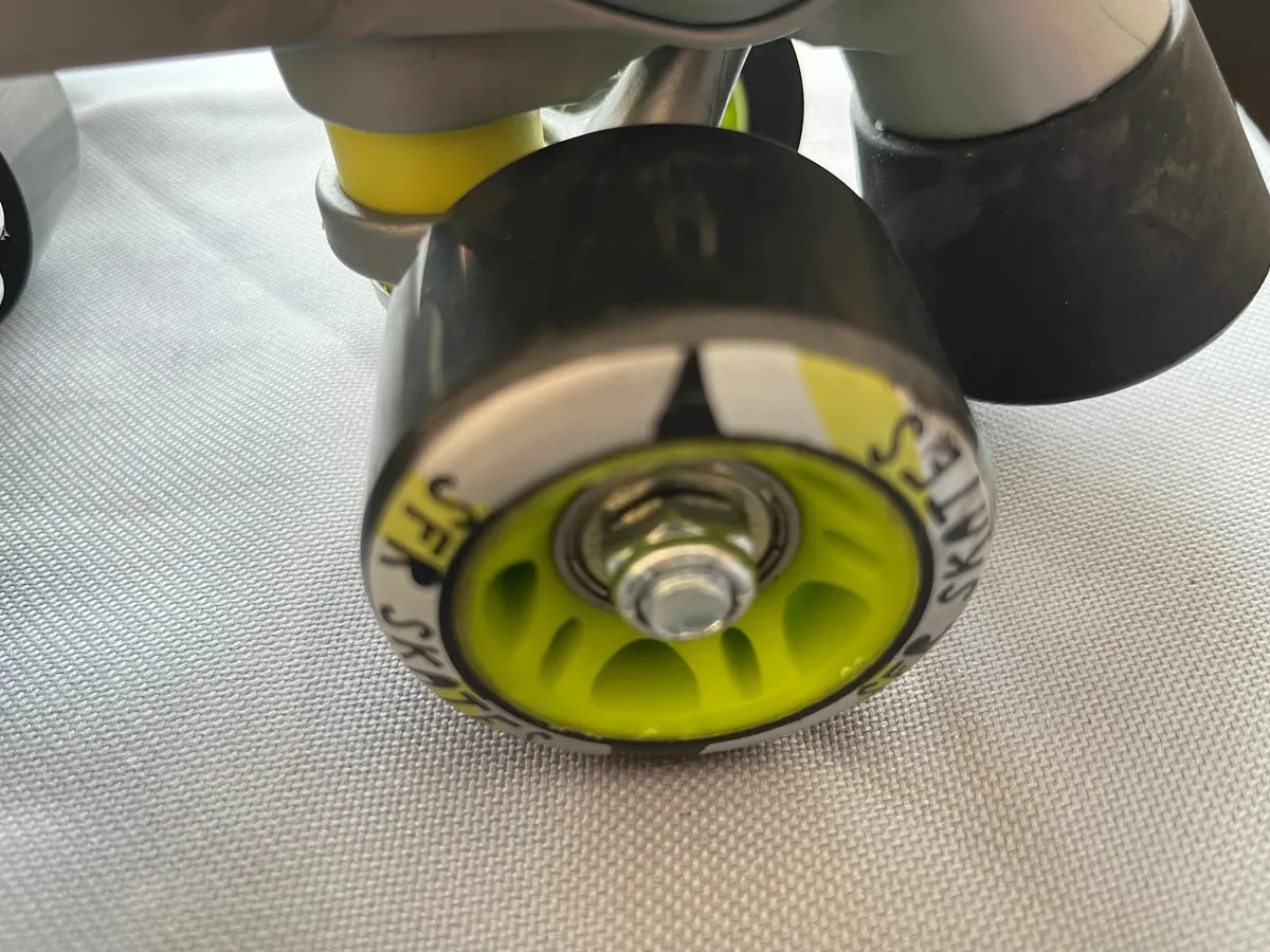 Kids Rollerskates - Image 2