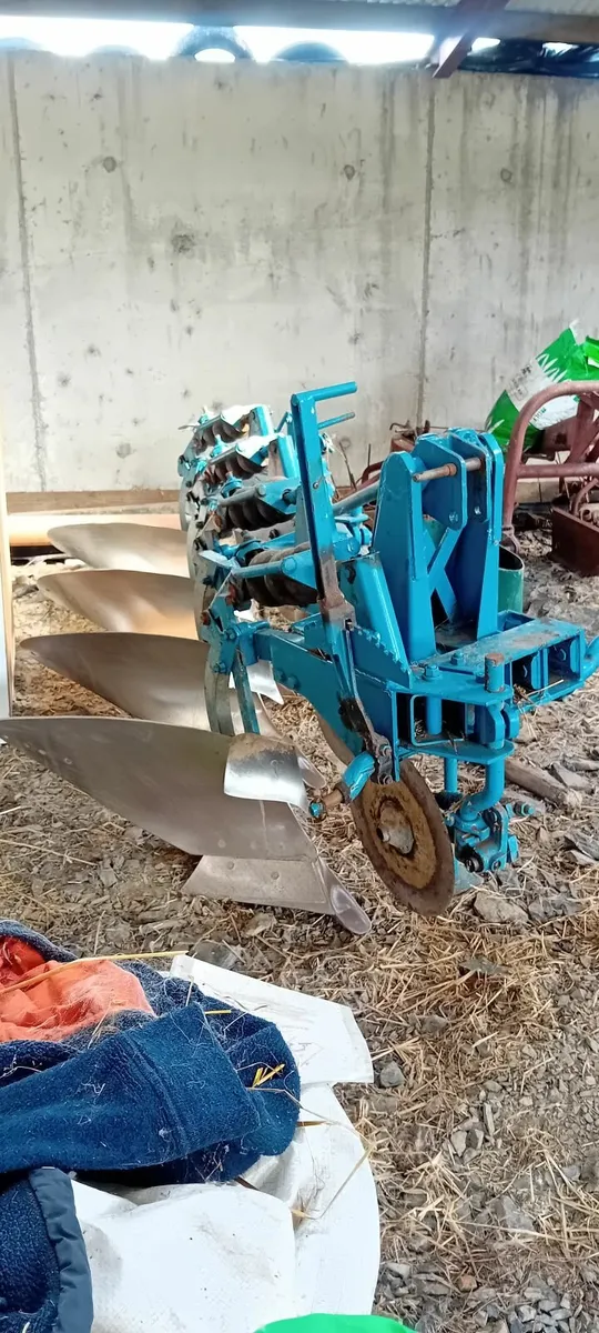 4 furrow plough - Image 1