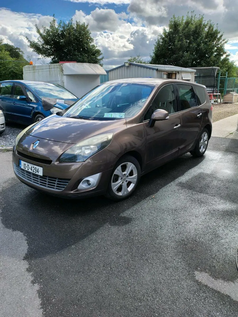 2010 Renault Grand Scenic - Image 1