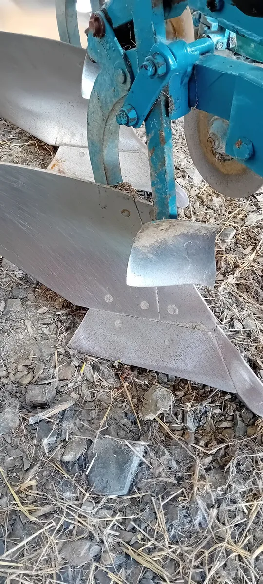 4 furrow plough - Image 2