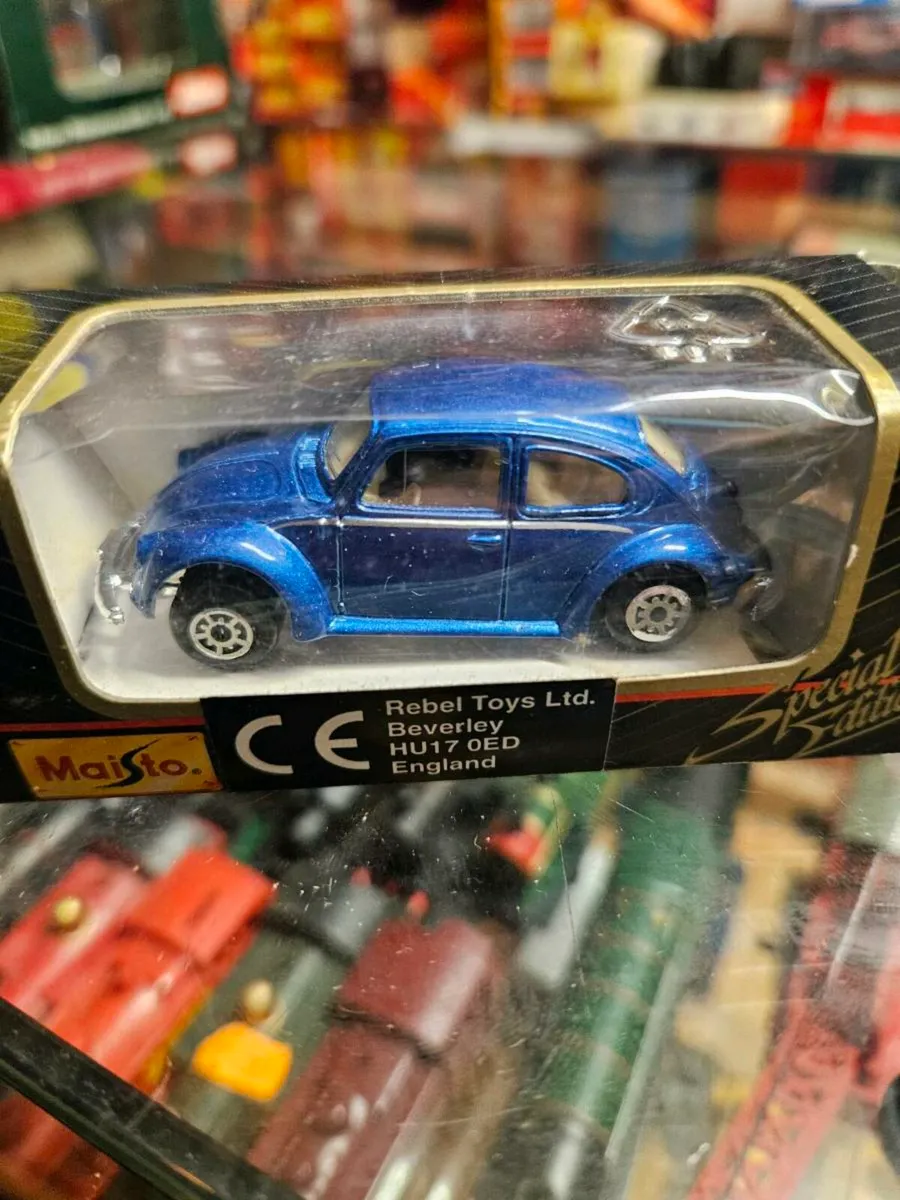 Corgi Maisto VW Beetle - Image 2