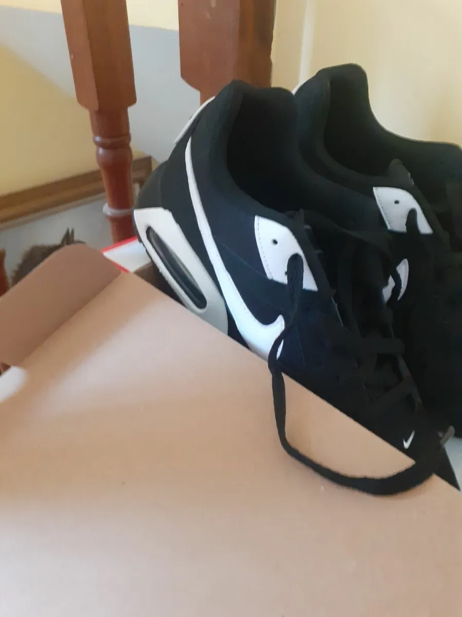 Mens nike air runners brand new size 9 - Image 1
