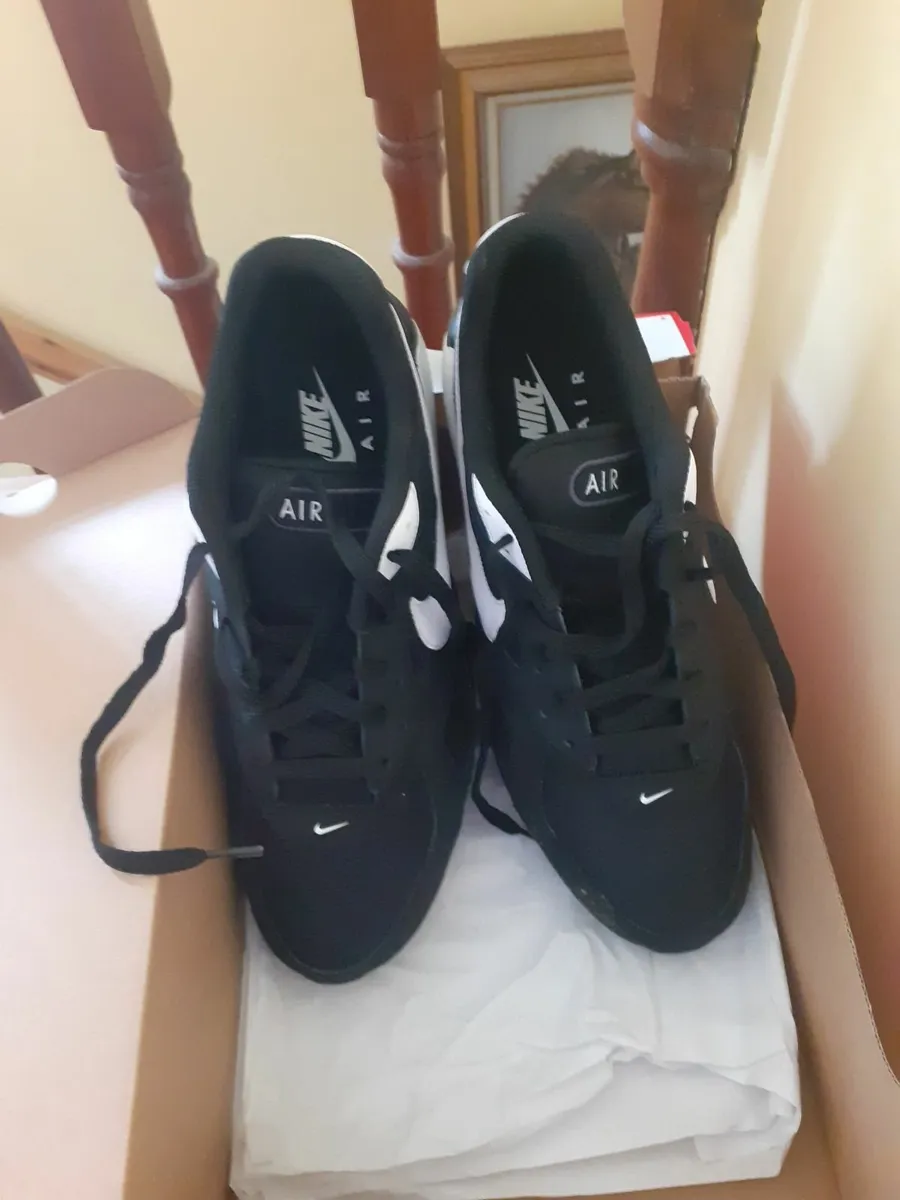 Mens nike air runners brand new size 9 - Image 2