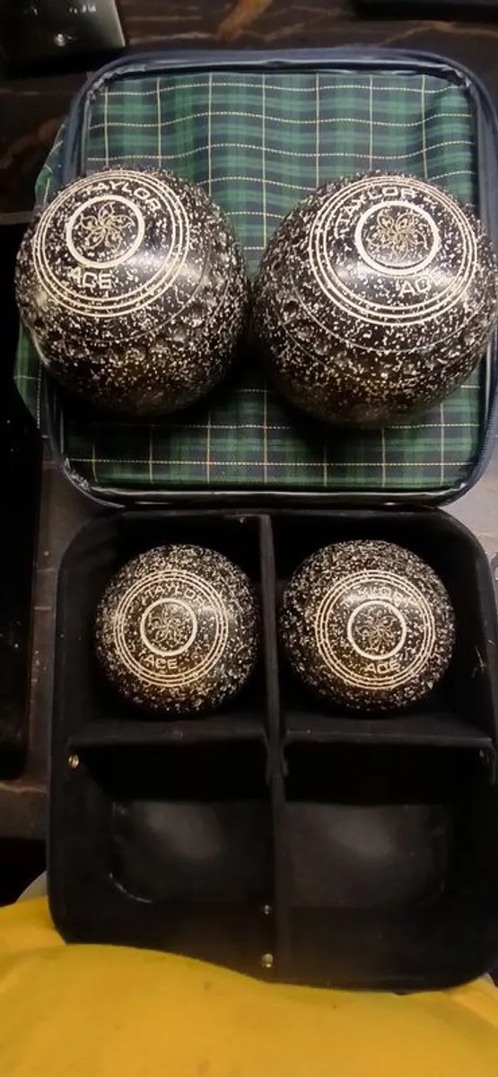 Taylor Ace Lawn Bowls Size 4h - Image 1